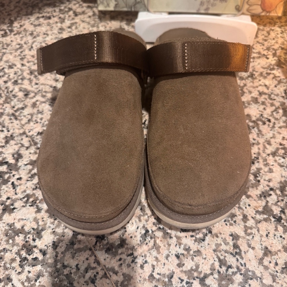 Brown Uggs golden star